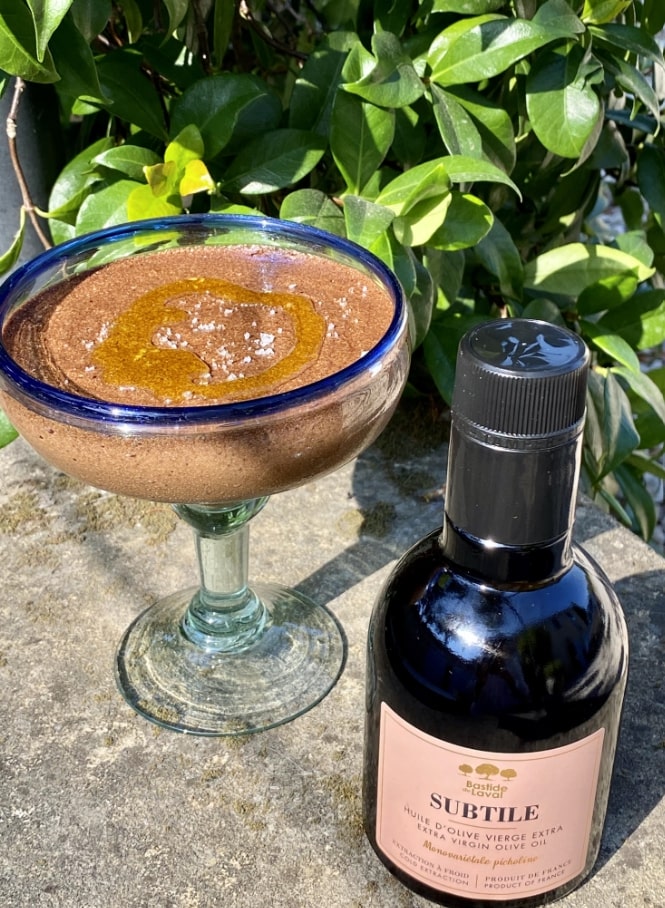 Mousse au chocolat noir corsé et huile d'olive goût subtil