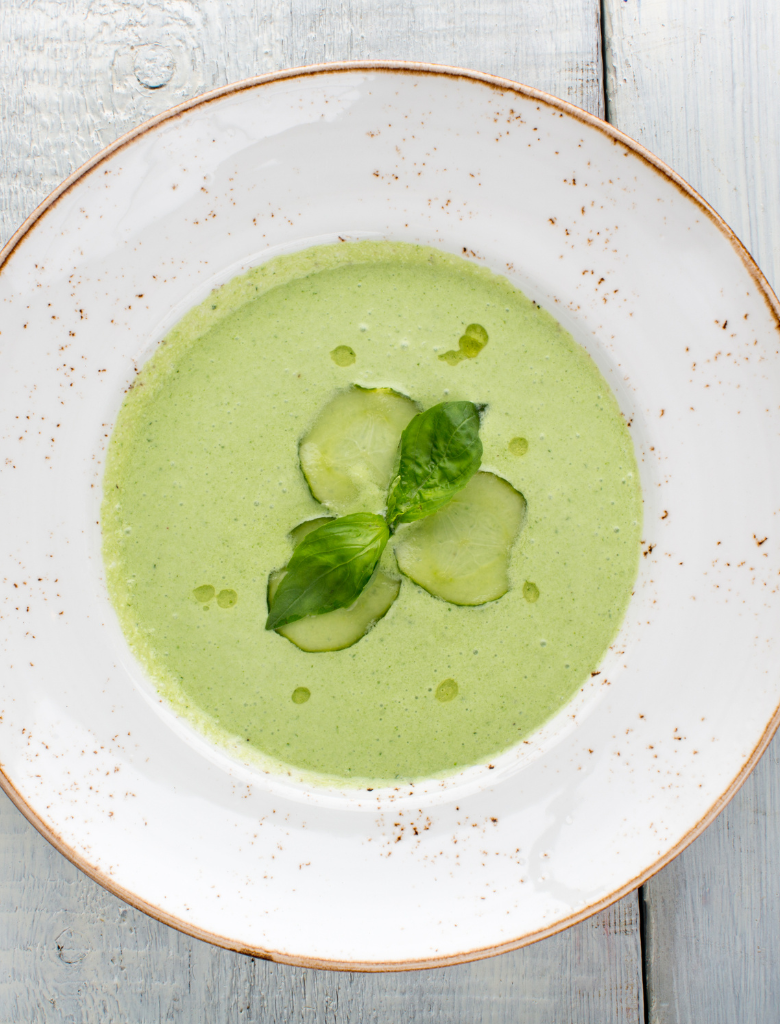 Velouté de concombre, yaourt & huile d'olive