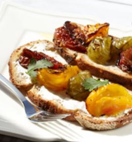 TARTINE DE TOMATES MULTICOLORES AU FRUITE mûr