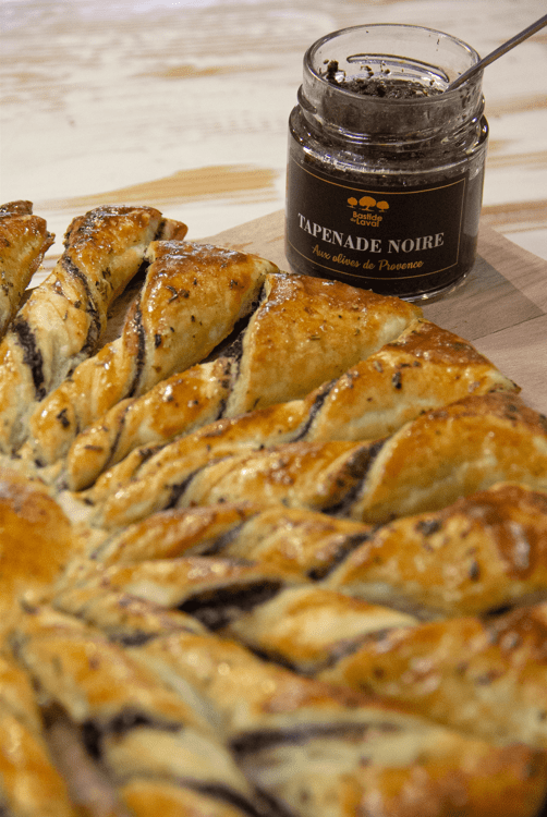 Tarte soleil à la tapenade noire