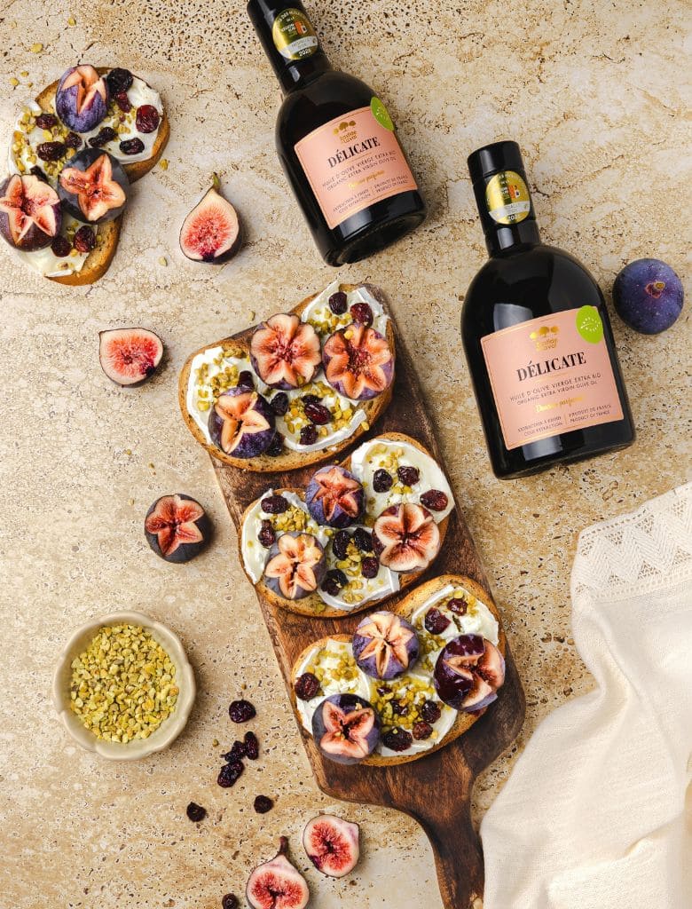 Tartines de chèvre, figues, pistaches & huile d'olive Délicate