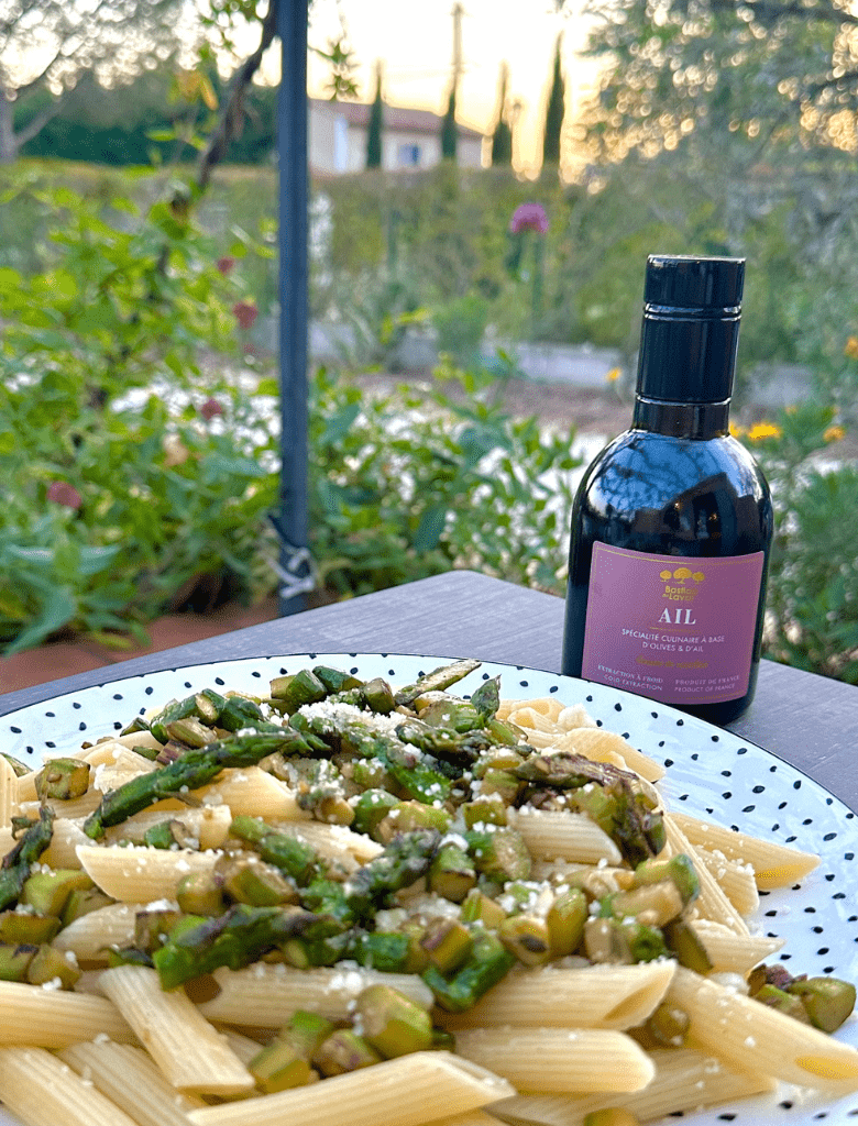 Penne aux asperges vertes et huile d’olive à l'ail