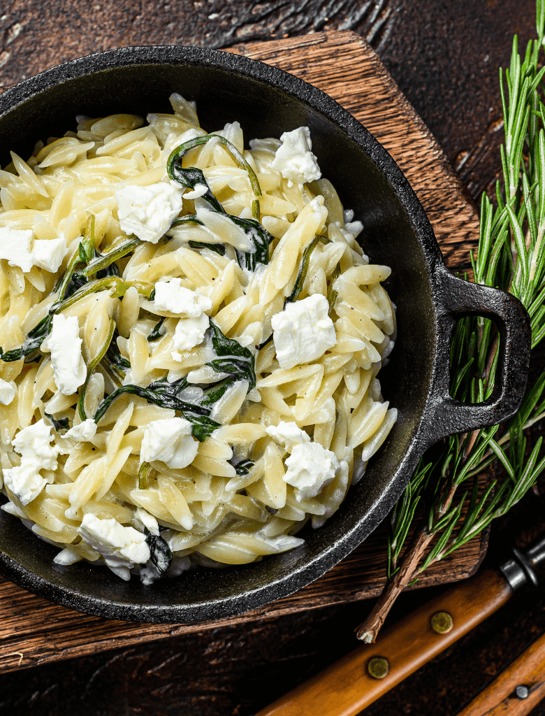 Orzo crémeux aux épinards, feta & huile d'olive citron